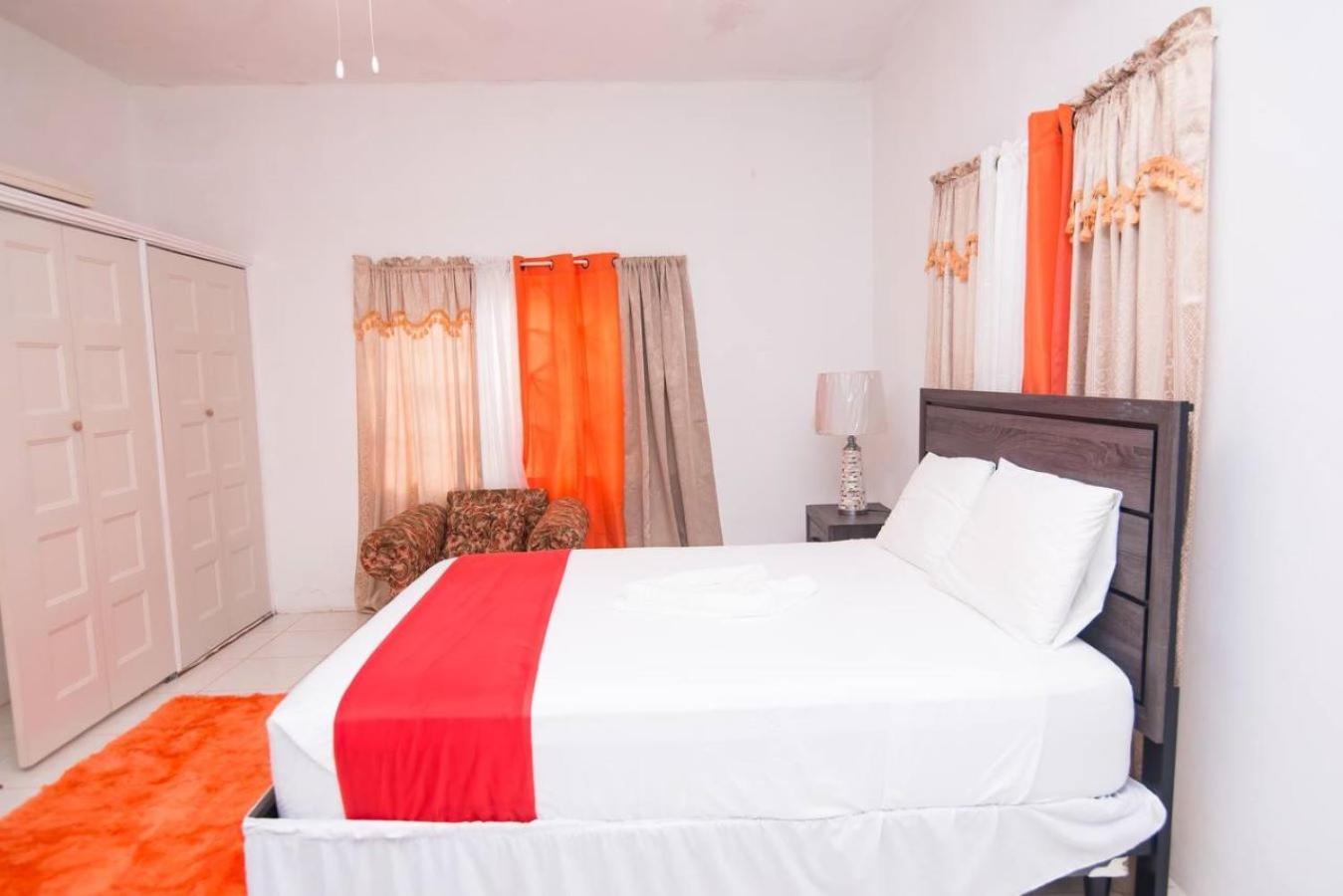 Suzette Guesthouse Accommodations Saint Maryʼs 외부 사진