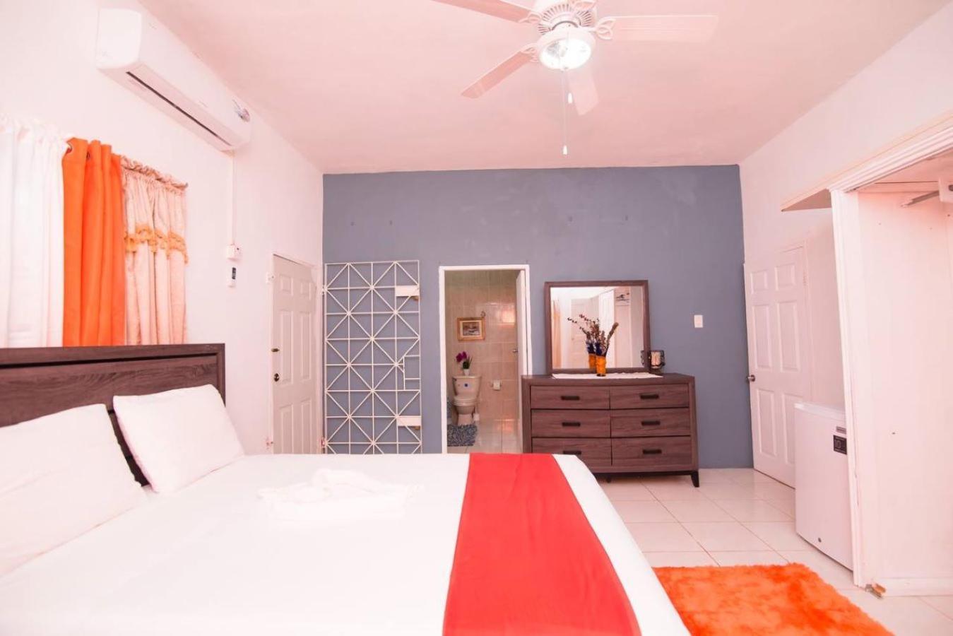 Suzette Guesthouse Accommodations Saint Maryʼs 외부 사진